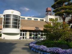 岡田小学校外観