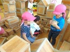 大型積み木で基地作り