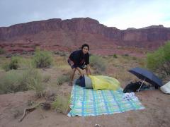 寝袋で就寝の画像