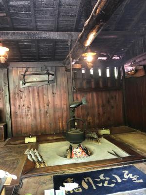 嘉門次小屋囲炉裏の間