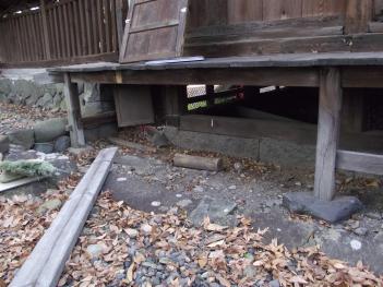 北面東部　腐朽した束を撤去の画像