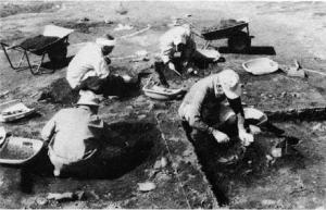 発掘風景(第2号住居跡の掘り下げ)