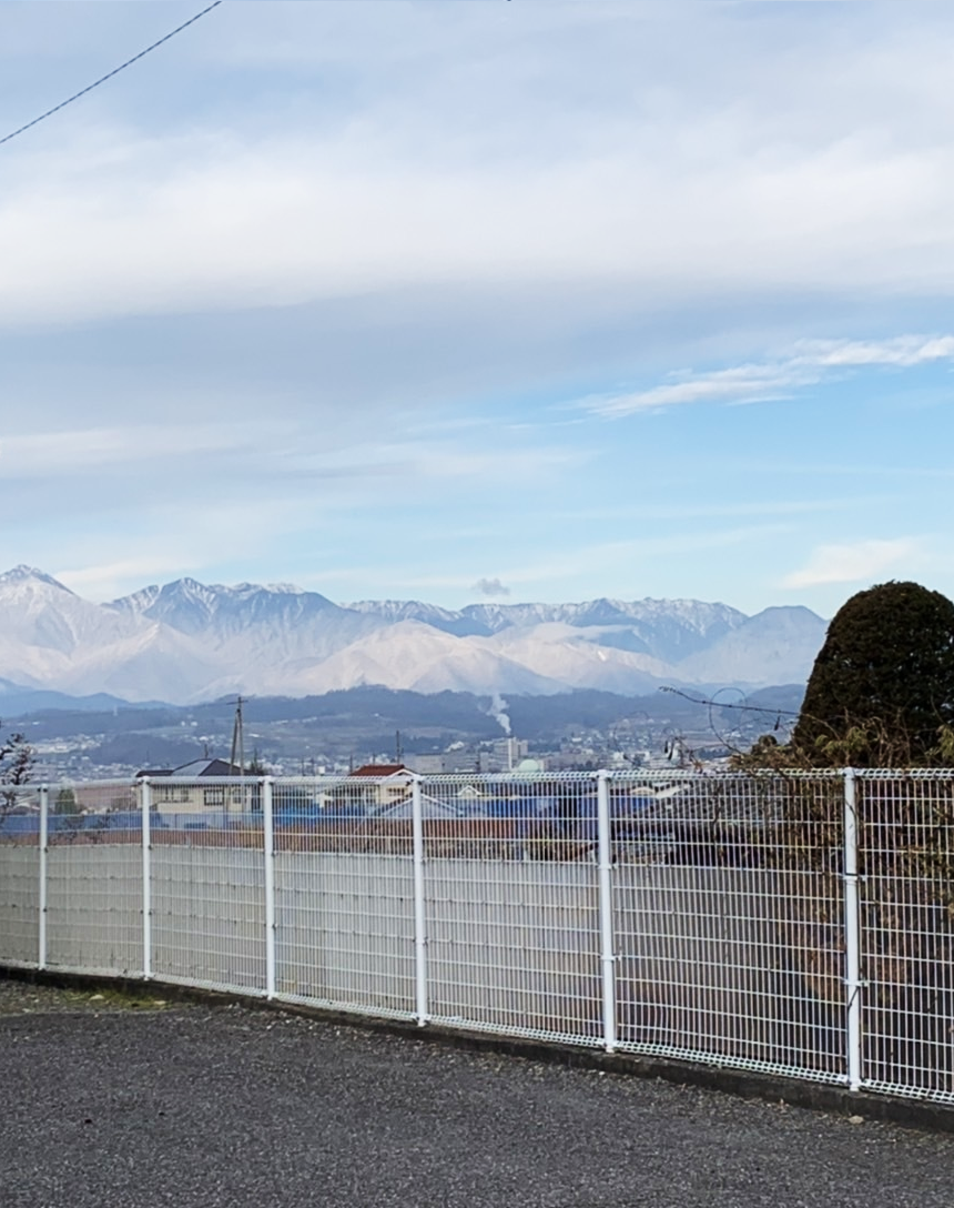 市内東部から見た北アルプス