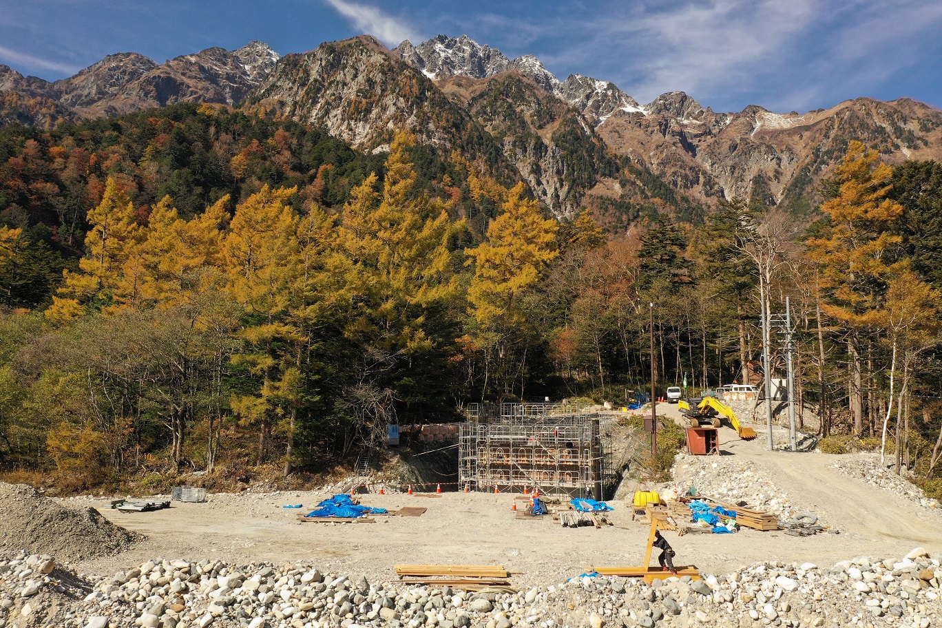 橋台設置工事の様子