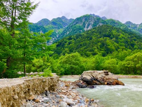 大雨で渡河不能となった仮設道
