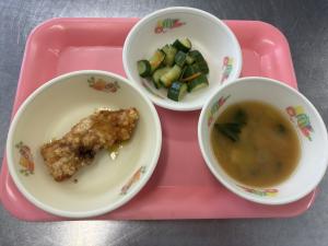 8月8・22日 昼食【具だくさんみそ汁・さらさ揚げ・カリコリ漬け】