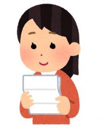 お薬の説明書を読む女性