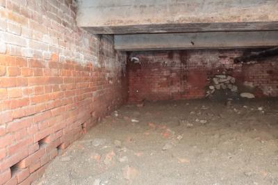 鉄道給水源跡地下内部