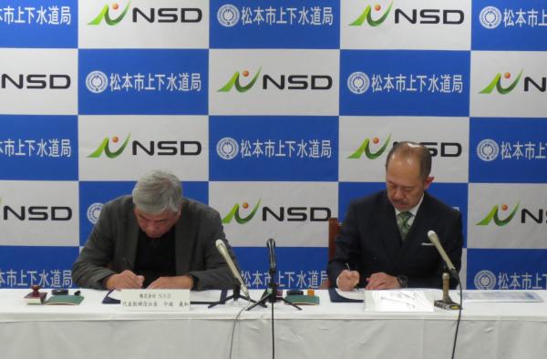 01_連携協定式_署名・調印の様子