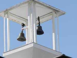 丸ノ内中学校「自治の鐘」写真