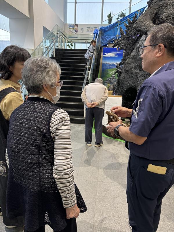 親子と代表後ろ姿