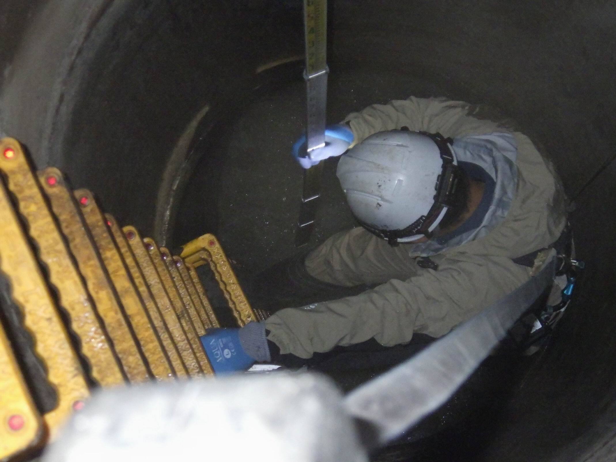 マンホール耐震診断の様子