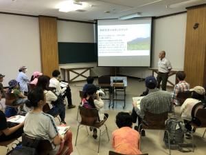 事前講座を聞いている様子