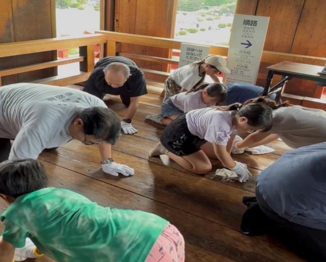 国宝五城天守合同床磨きの写真